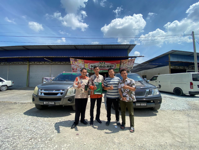 Serah Terima Aplikasi Chatbot Teknik Informatika untuk UMKM Malaysia